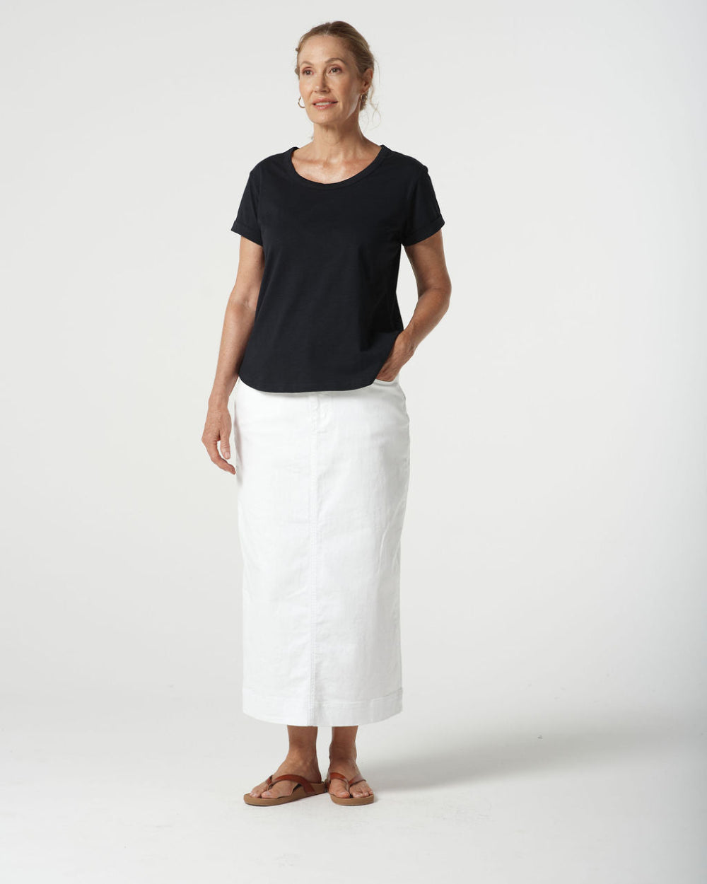  black cotton tee tand white pants 