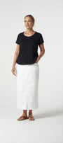  black cotton tee tand white pants 