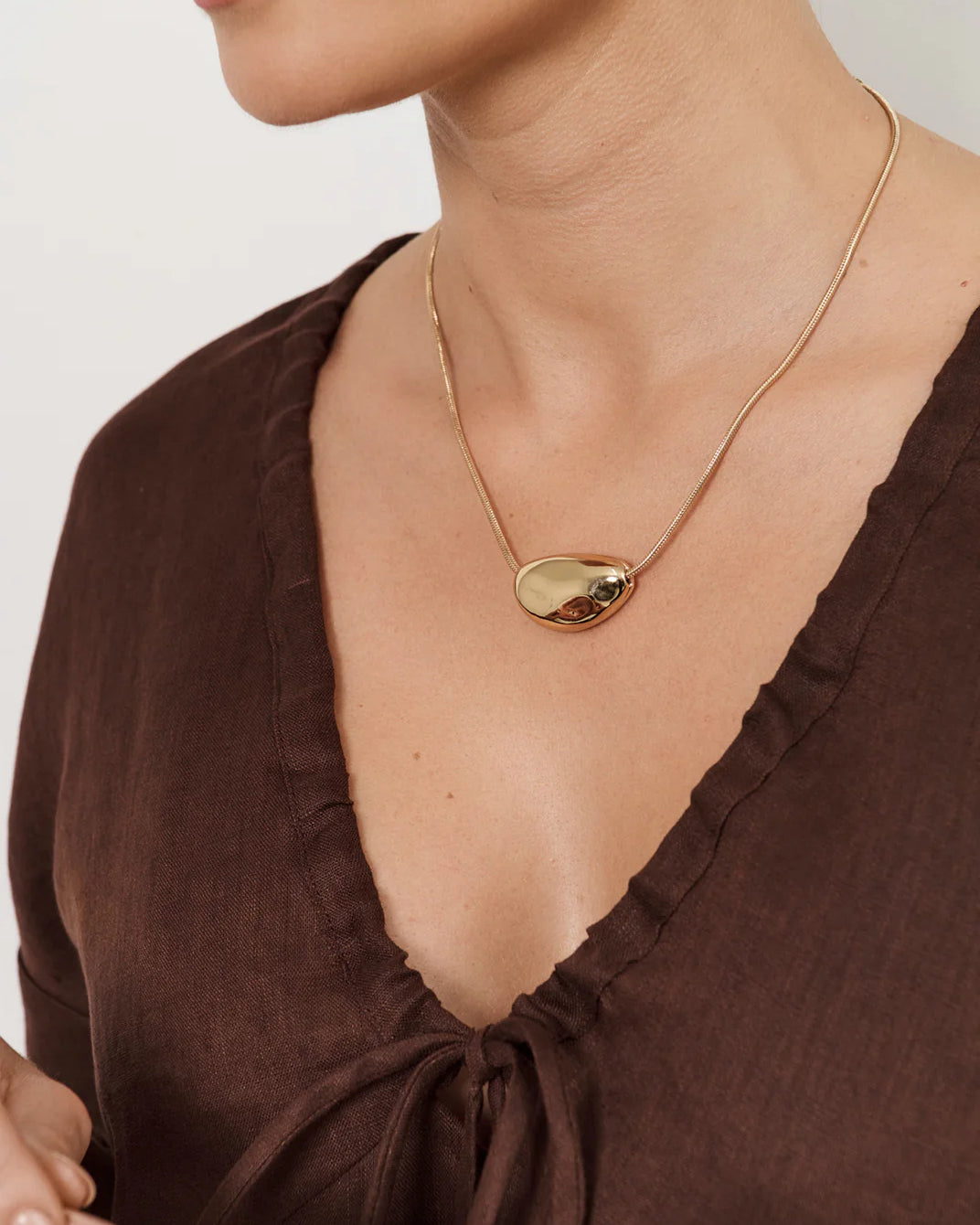 Pod Centre Fine Snake Necklace