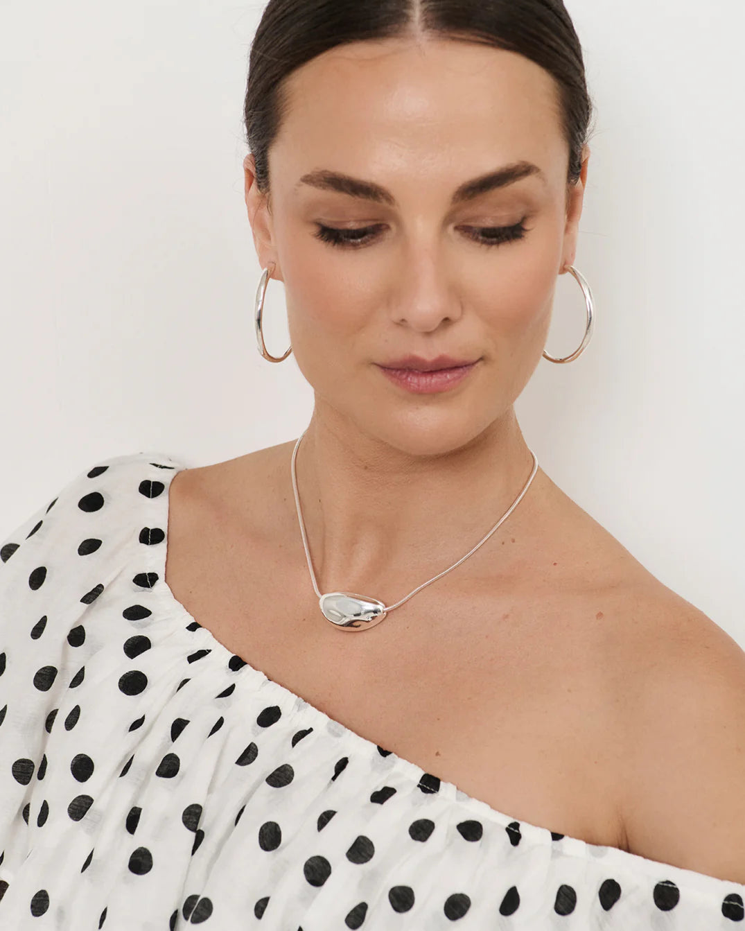 Pod Centre Fine Snake Necklace
