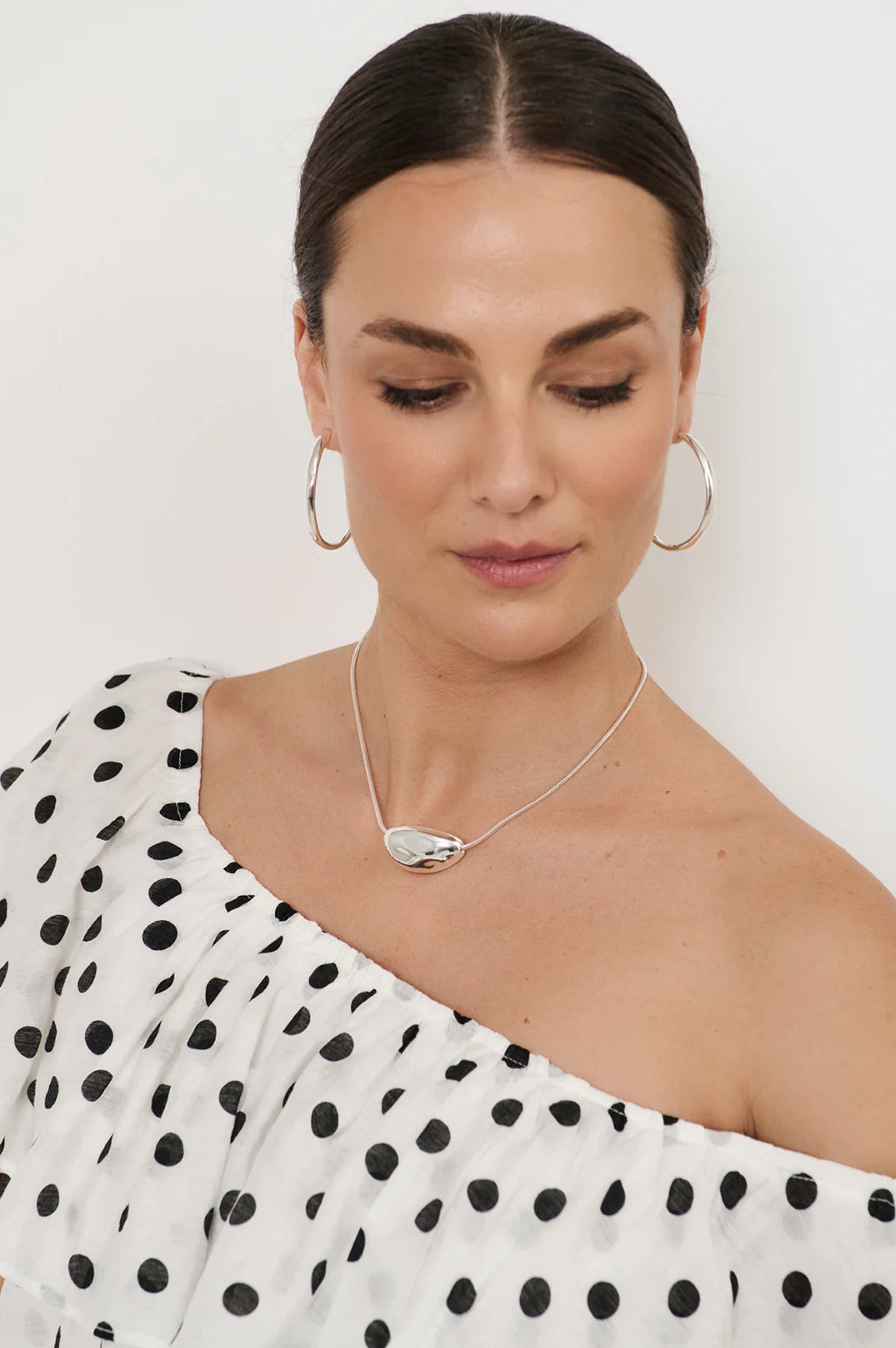 Pod Centre Fine Snake Necklace
