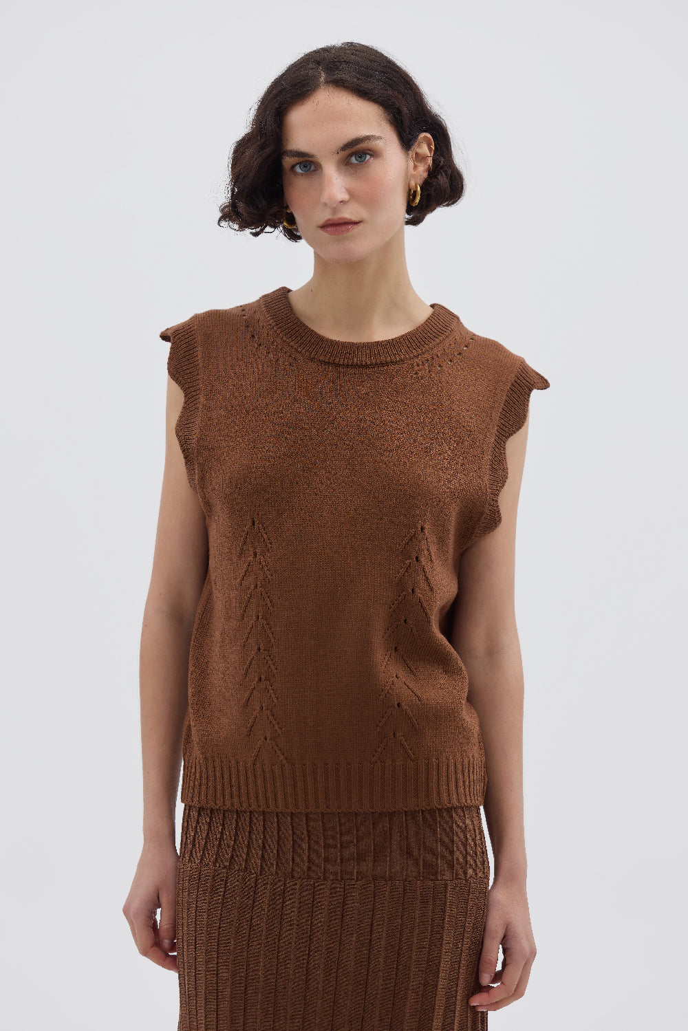 Iris & Wool Scallop Vest in Walnut — 100% Merino Wool scalloped sleeve crew neck knit vest"