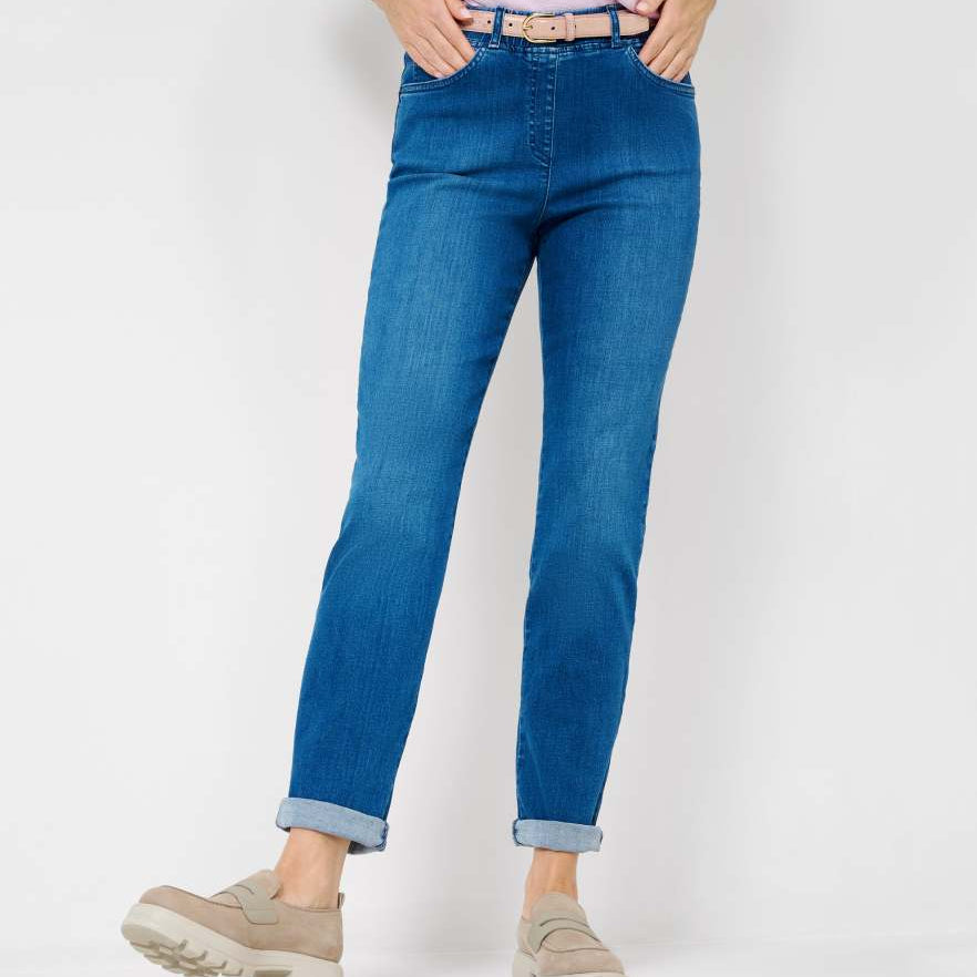 Front view  a pink long sleeve top and blue jeans with a high waist and slim fit. 