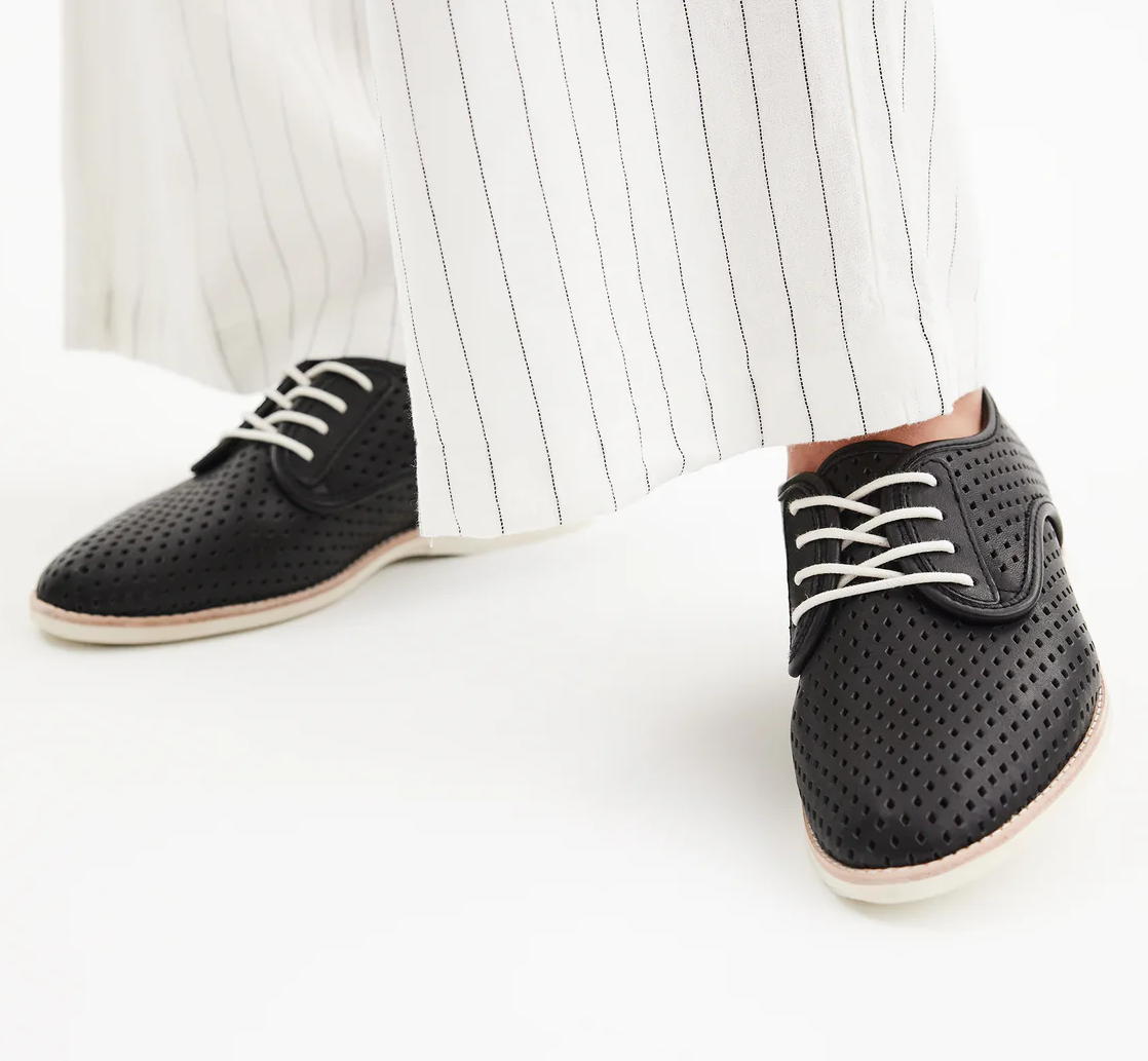 Derby Punch Black