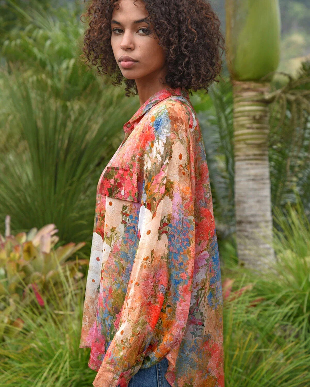 Fluid texture and an effortless silhouette define this relaxed everyday staple. The BLOOM THERE DONE THAT shirt is crafted in LOVE GROWS HERE viscose yoryu and designed in an easy boyfriend fit. A button-through front and front patch pockets lend a laid-back feel, while fixed cuffs with button fastenings add a refined finishing touch.